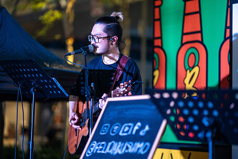 Stay entertained in unique ways Image